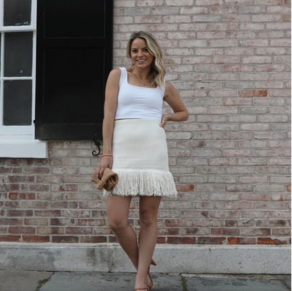 Body Contour Cropped Square Neck Tank - Picture 5 of 9